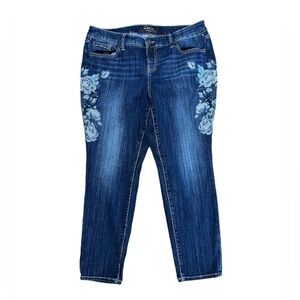 Torrid Premium Floral Embroidered Stretch Skinny Jeans Dark Distressed Sz 18S